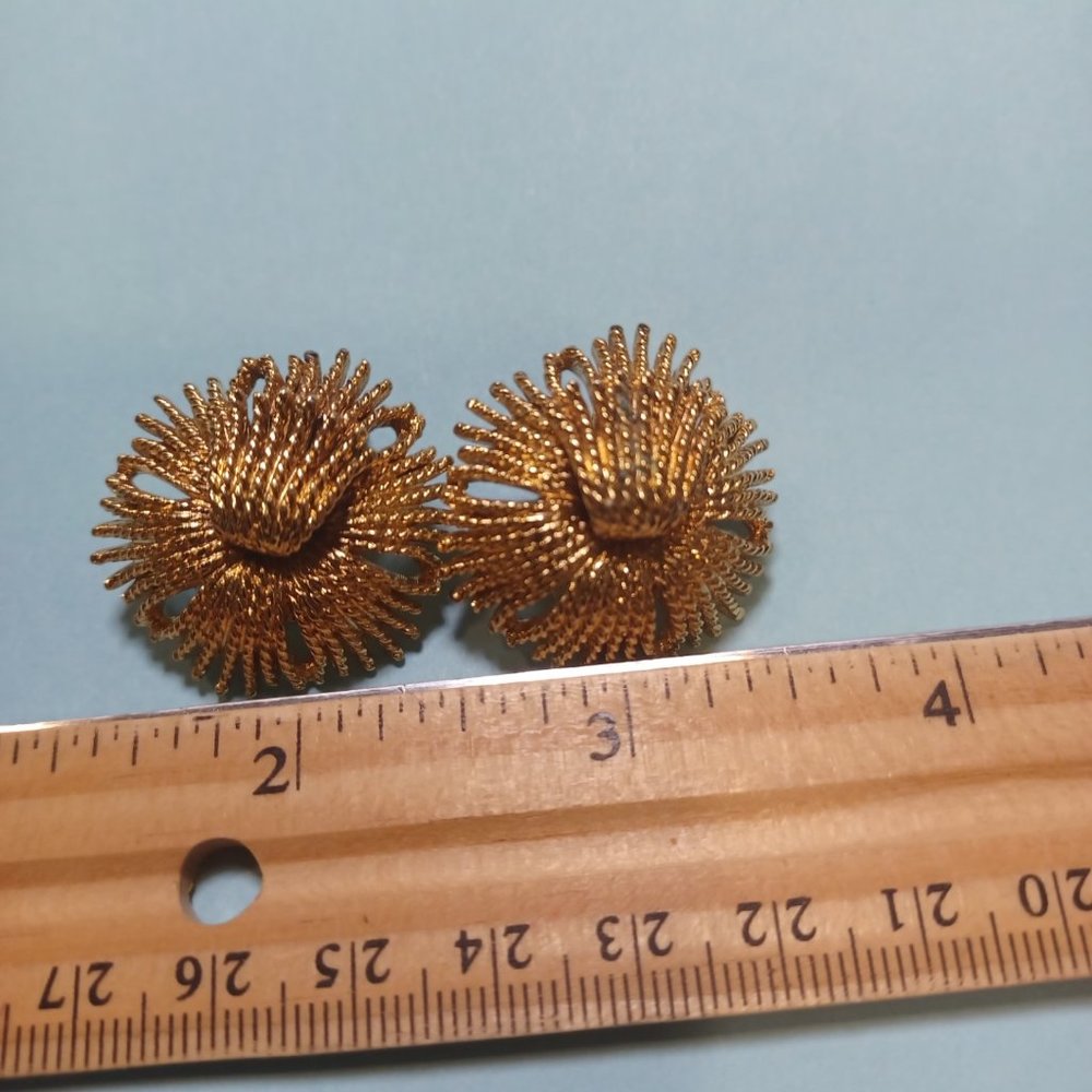 Vintage Monet signed Clip on Earrings